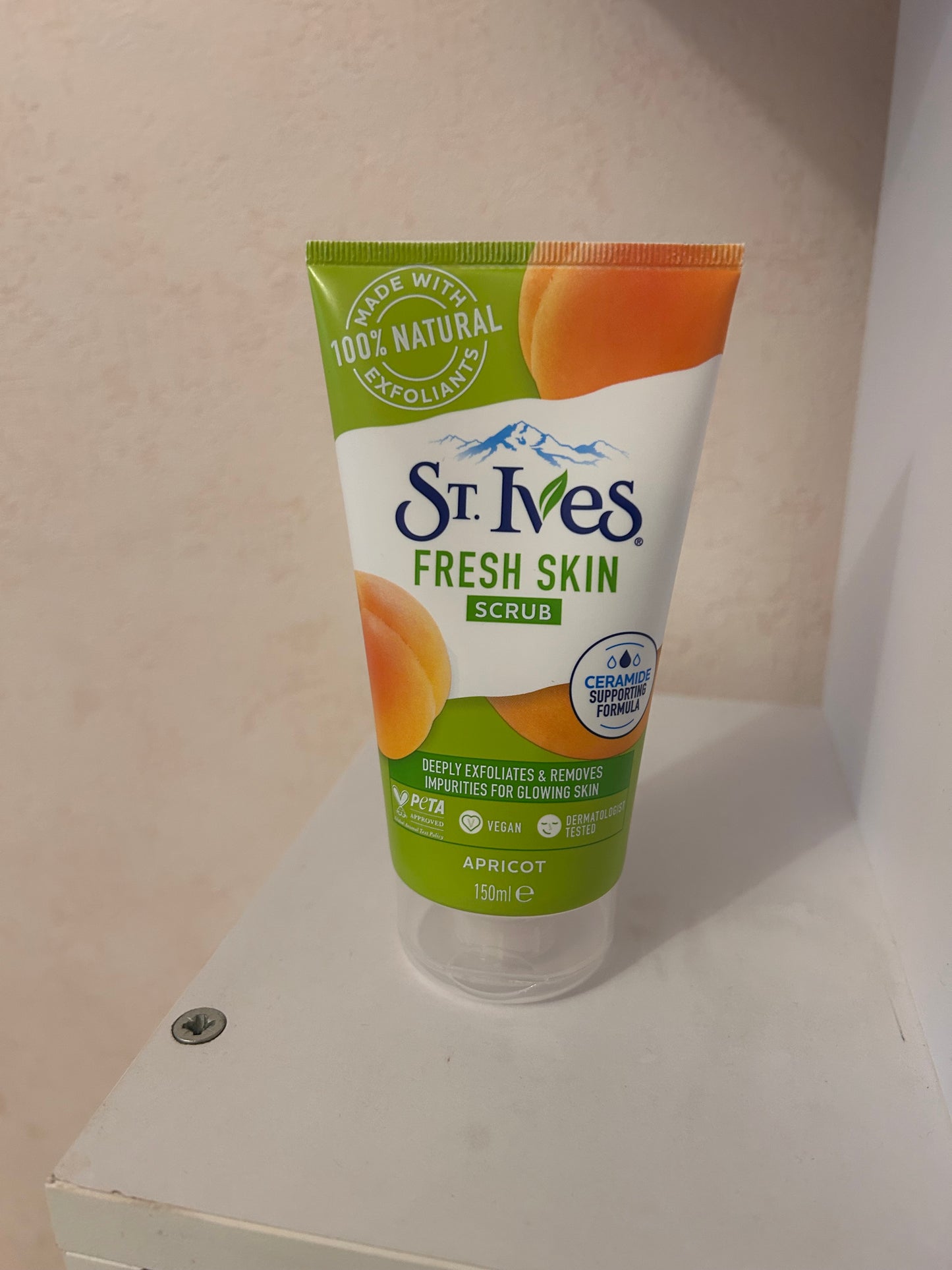 Gommage Visage Peau Fraîche À L'Abricot - St Ives 150 ml